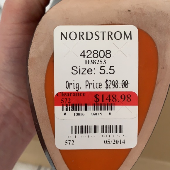 NWT Cole Haan patent leather heels. Size 5.5 - Picture 4 of 5